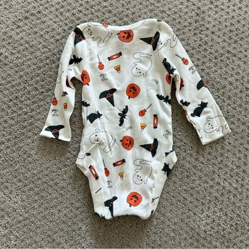 NWT Halloween Long Sleeve Onesie & Pajama Bundle 0-3 Months
